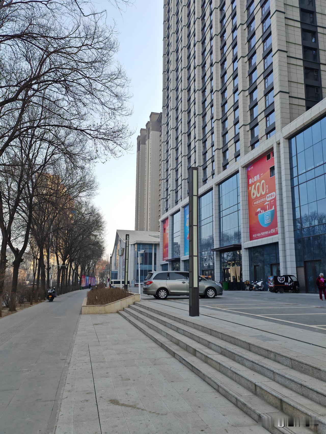 我就简单的通过一组数据来说明这个问题，作为机关事业单位的人群，他的这个人均养老金