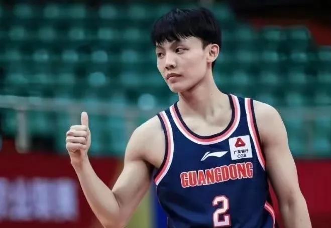 广东宏远4人进京，带来什么惊喜？最近，广东宏远队四位重要成员齐聚北京，引