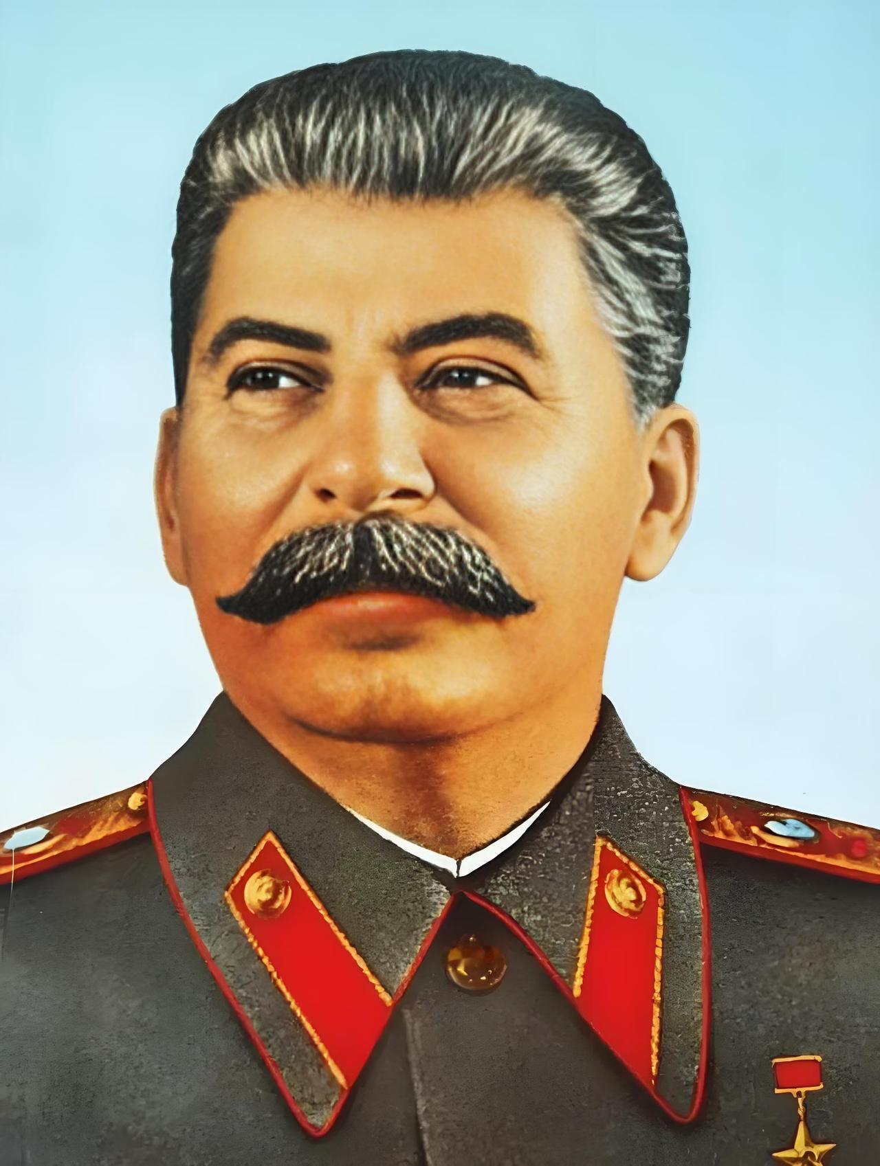 苏联并不是在一穷二白基础上成为超级大国的，实际上，沙俄灭亡时候已经是世界第5大工