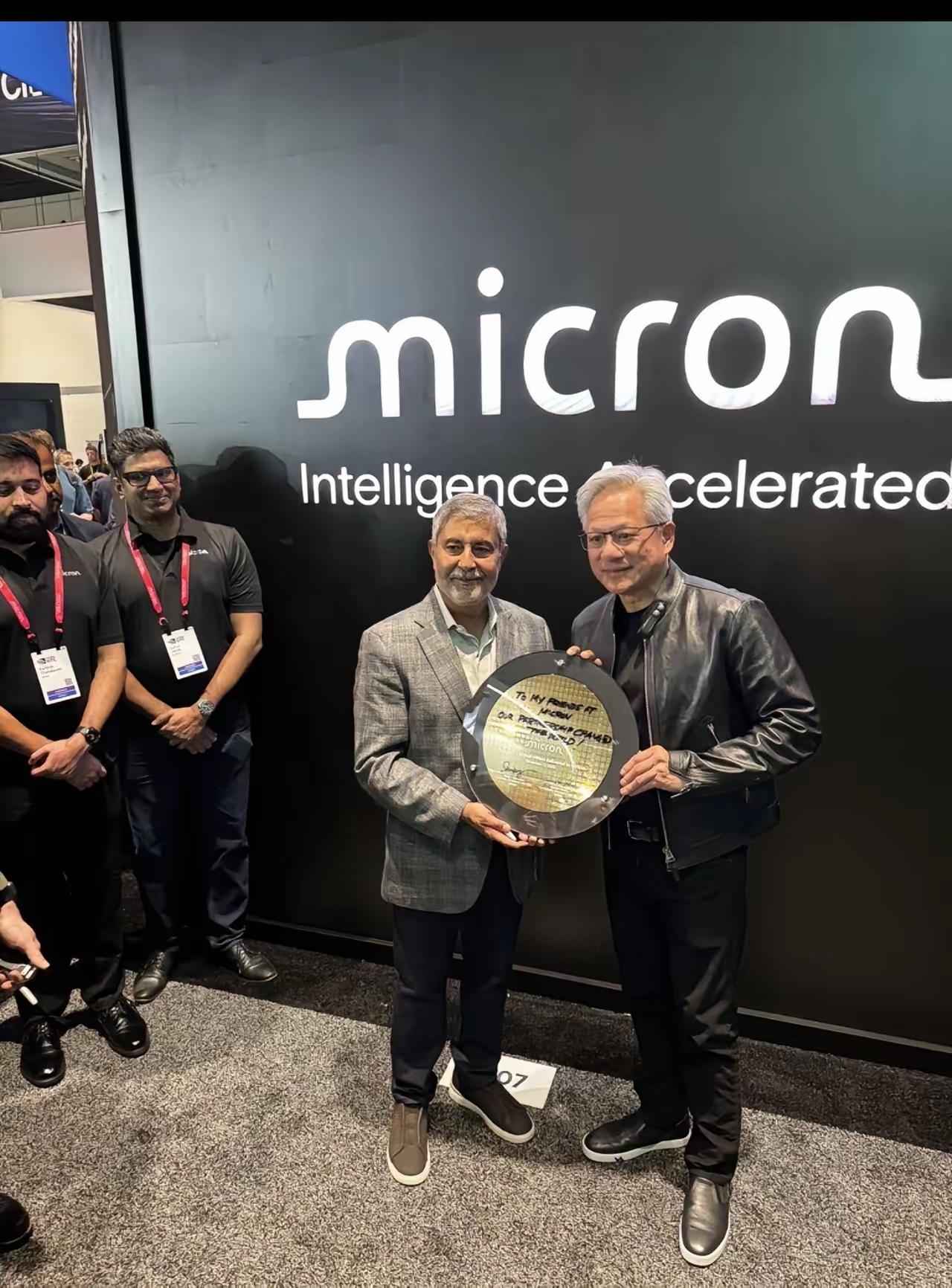 美光实际财报已经不能用炸裂来形容，毛利达到81%，比英伟达的75%还要高了，