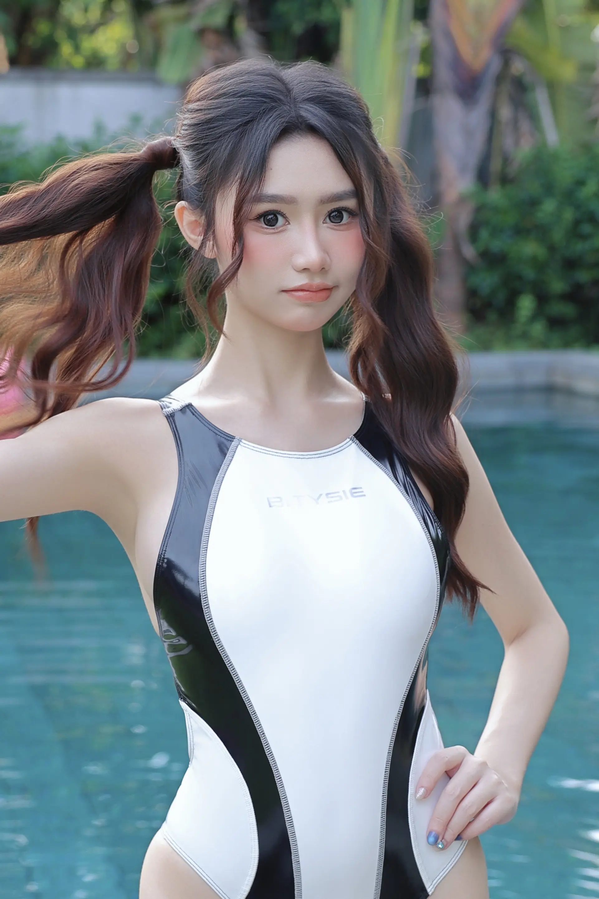 泳衣拍摄。