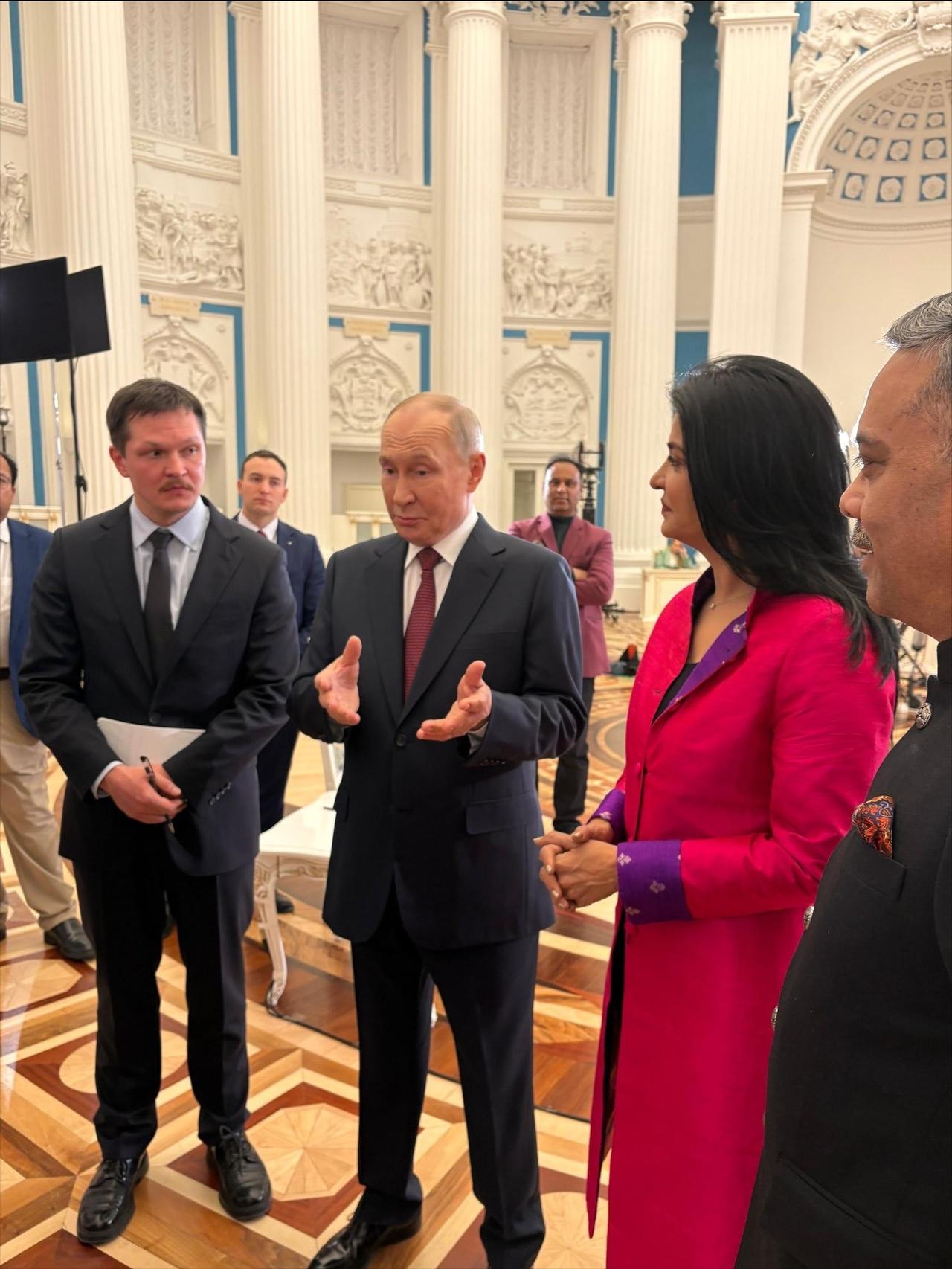 俄罗斯给定心丸，印度不怕了在当地时间12月4日晚间抵达印度之后，普京迅速对印度