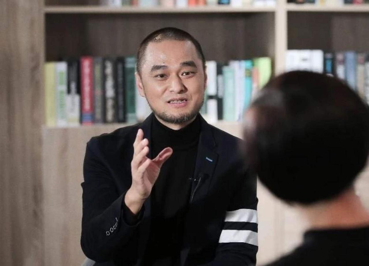 “身家上亿”的北京协和医学博士冯唐，再次语出惊人：“越老越发现，人生第一件要紧事