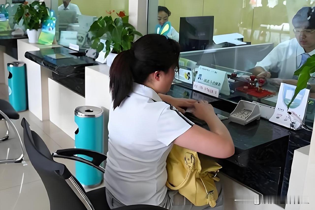 我三年期的定期存单原来利率3%，重新倒存后就成了1.7％。退休后公积金账户里