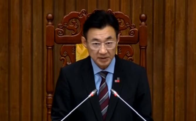 刚刚，蓝白封杀“无人机特别条例”何欣纯6度鞠躬江启臣无用台“行政院”日前