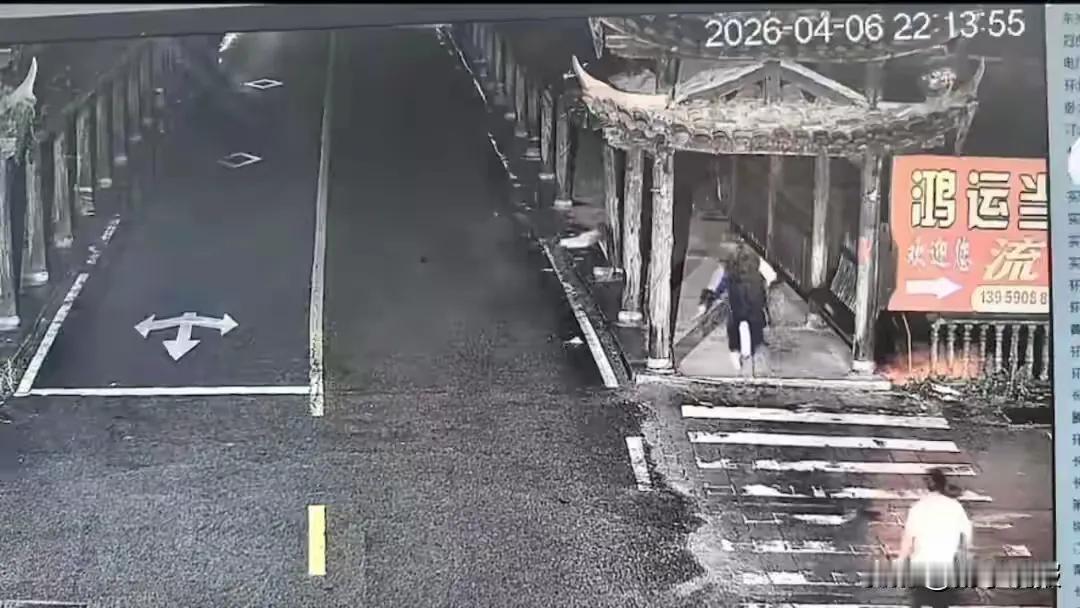 福建45岁女子驾车坠河5人遇难：父亲路边目睹女儿坠河，家属发声澄清驾龄4月6