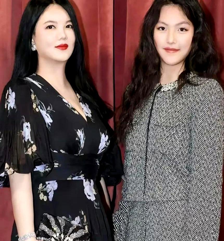 我妈总嫌弃我不穿秋裤，直到她腿疼得起不来床。去骨科，医生捏了捏她膝盖，直接问：