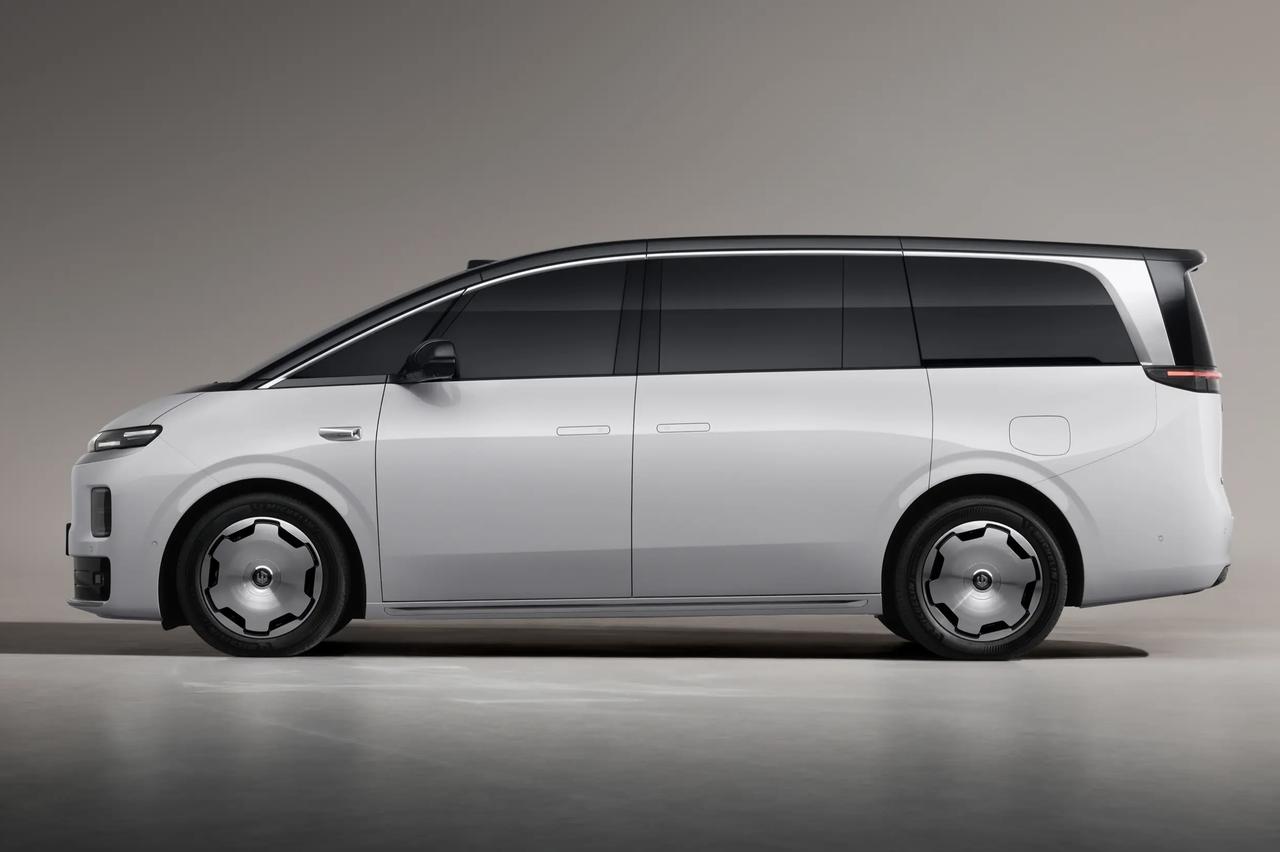 单论颜值，零跑D99能不能打败竞争对手?零跑D99：车长超5米2，车宽近2