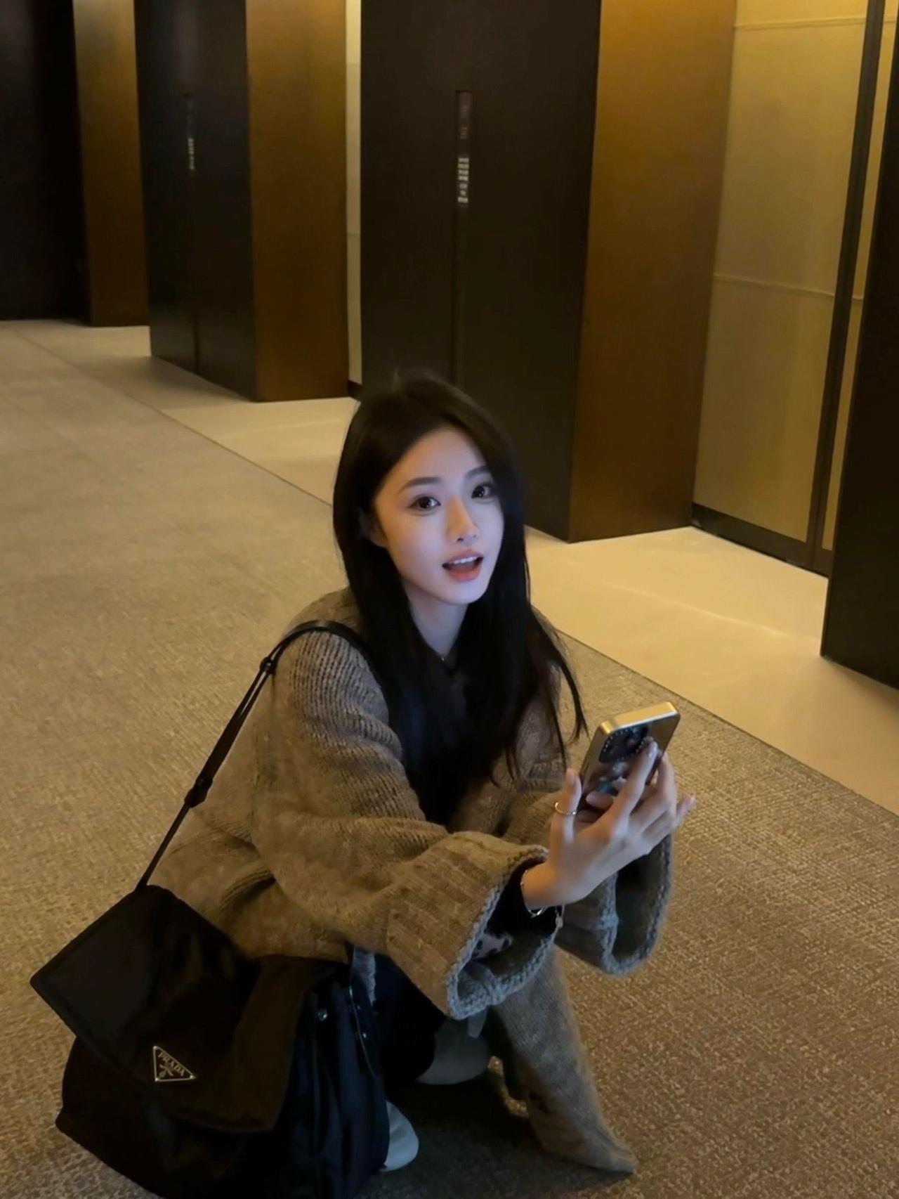 秋日温暖毛衣搭配，轻松自在的一天🍂👗💕