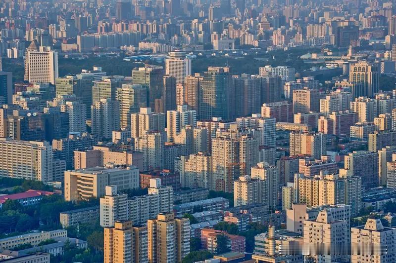 现在很多人买房亏钱，也是当下楼市分化的太严重了。就像去年下半年的时候，很多人看