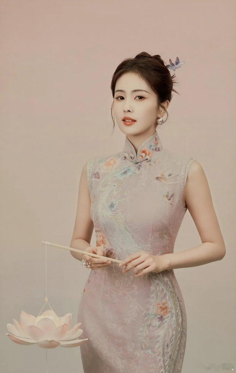 白鹿国风旗袍造型；优雅得体，大气端庄👠​​​