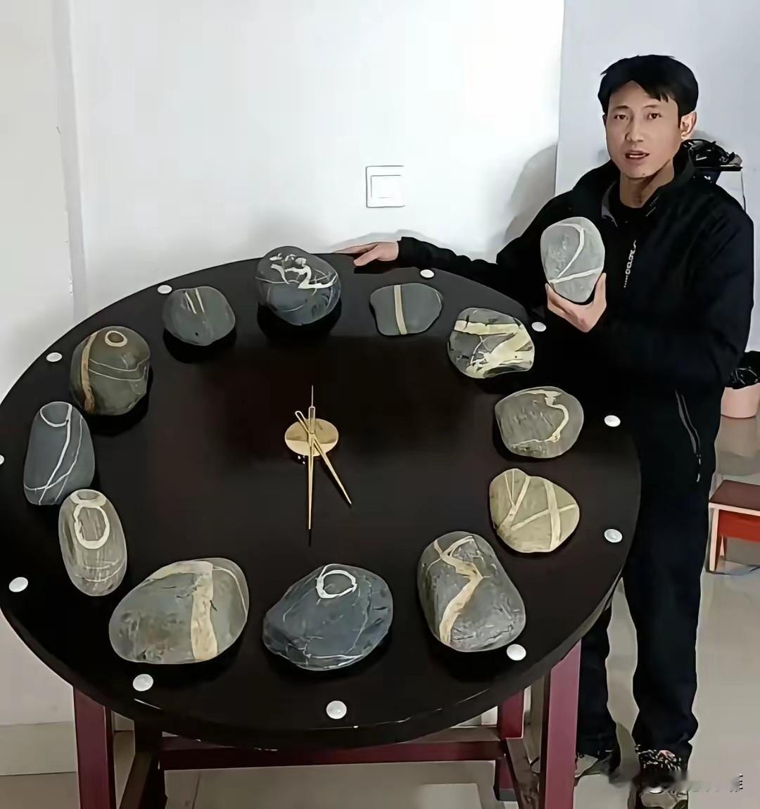 “太有毅力了”云南，一男子花近10年时间，凑齐了12块天然的“数字奇石”，拼凑出