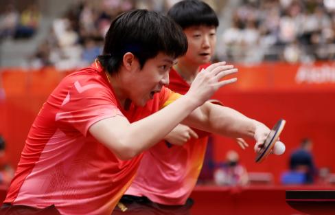 笑死人了！亚运会混双1/4决赛中，松岛辉空与张本美和0:3遭莎头组合横扫，结果赛