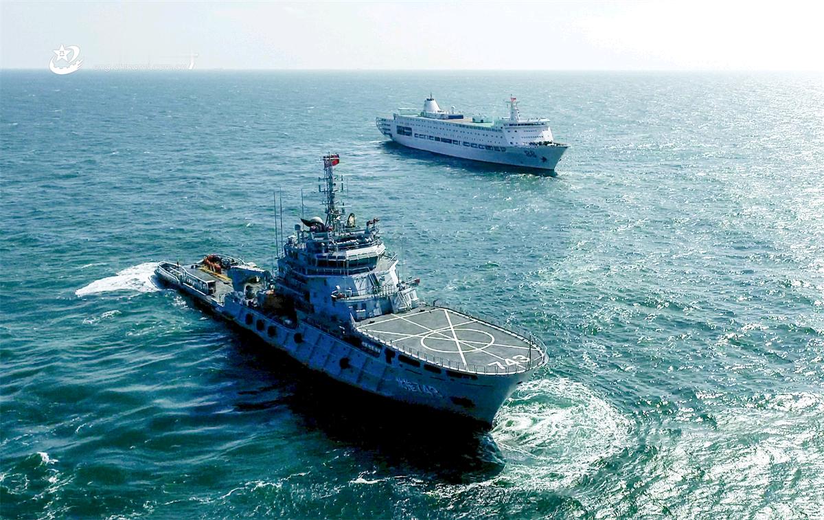 大力水手和豪华大游轮19000马力远洋救助拖船北拖743船综合保障船“向前进1号