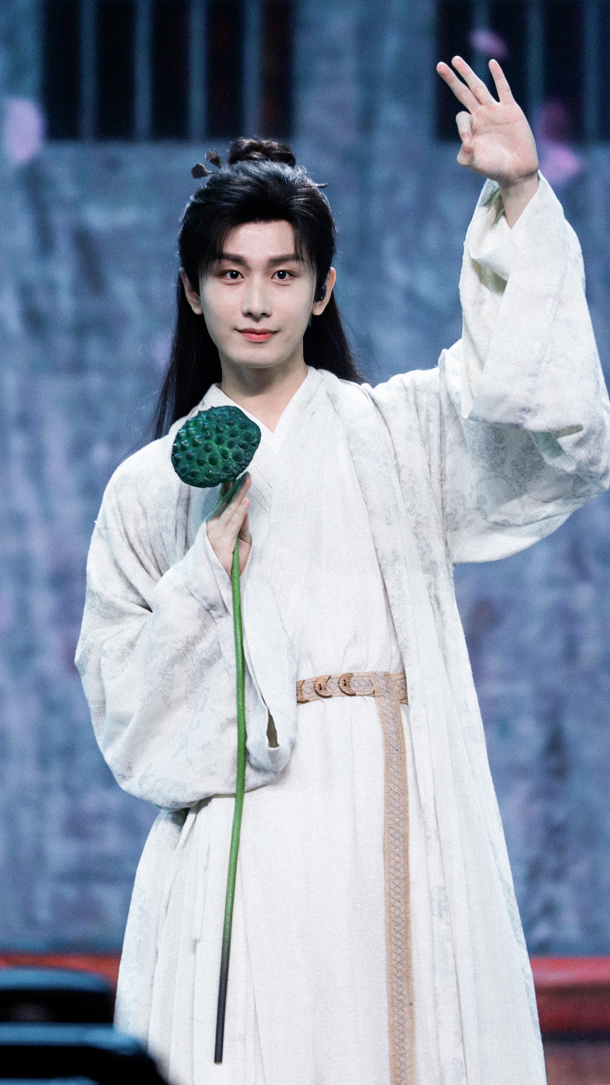 忘不掉的李莲花走不出来的莲歌会李莲花生辰快乐李莲花长命百岁呀！成毅绽家首位品