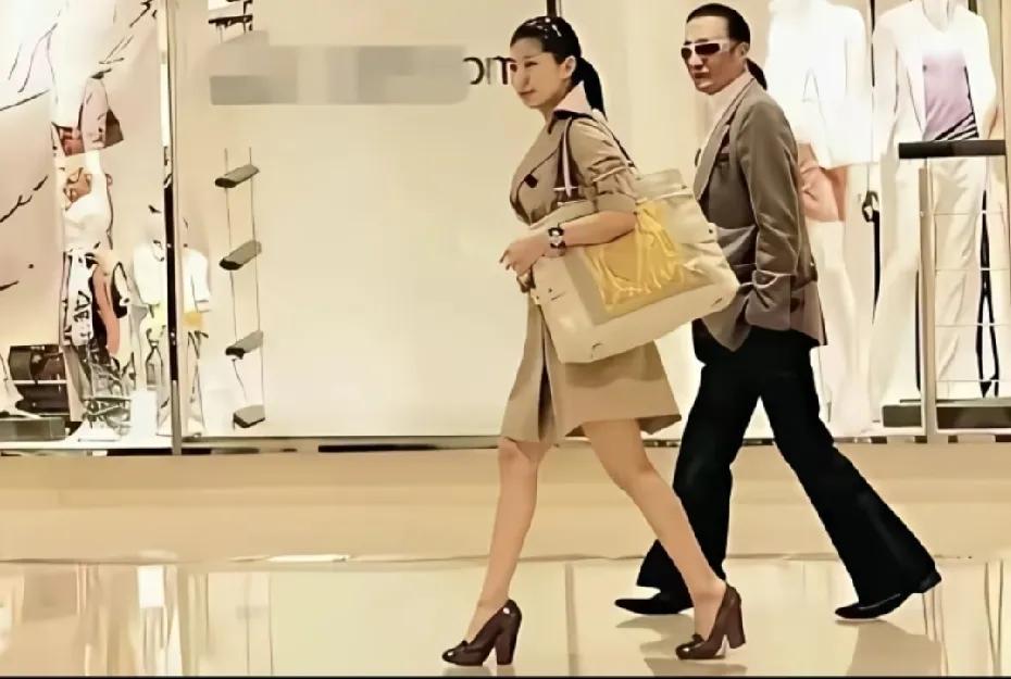 70岁有如此矫健的身姿和气色，不得不说谢老爷子身体，真的不是一般人所能比，