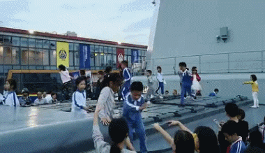 “不够先进，可以展示”，官媒罕见近距离特写052D与054A垂发打开画面！八一建