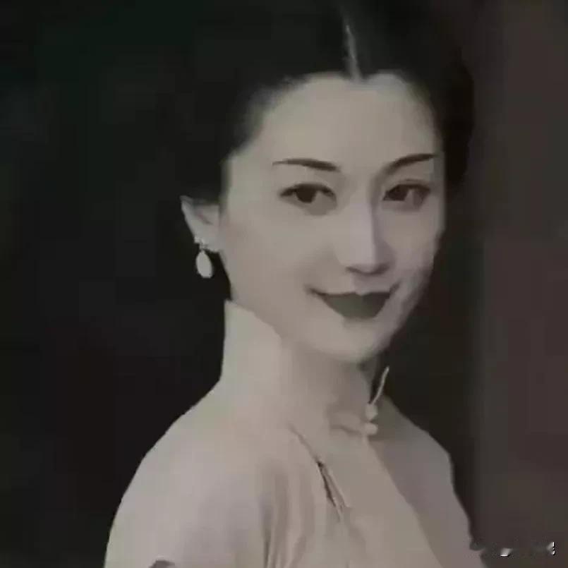 1948年9月9日晨，6个禽兽不如的男人对她实施了数小时的轮奸，史称武汉陈愉案。