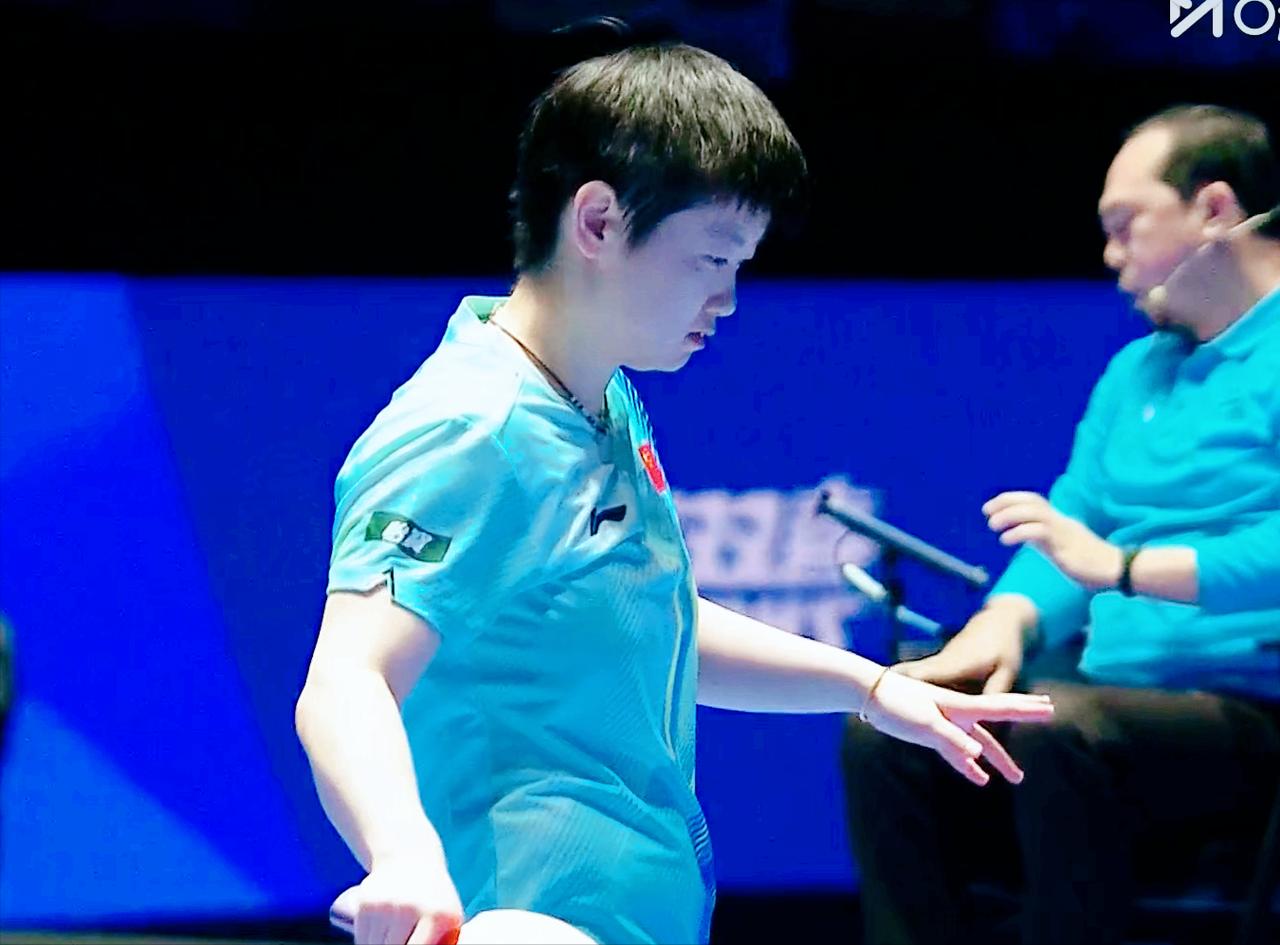 侯英超说：孙颖莎阅读比赛能力，是林诗栋最缺的？由于第一局孙颖莎9:11输了，