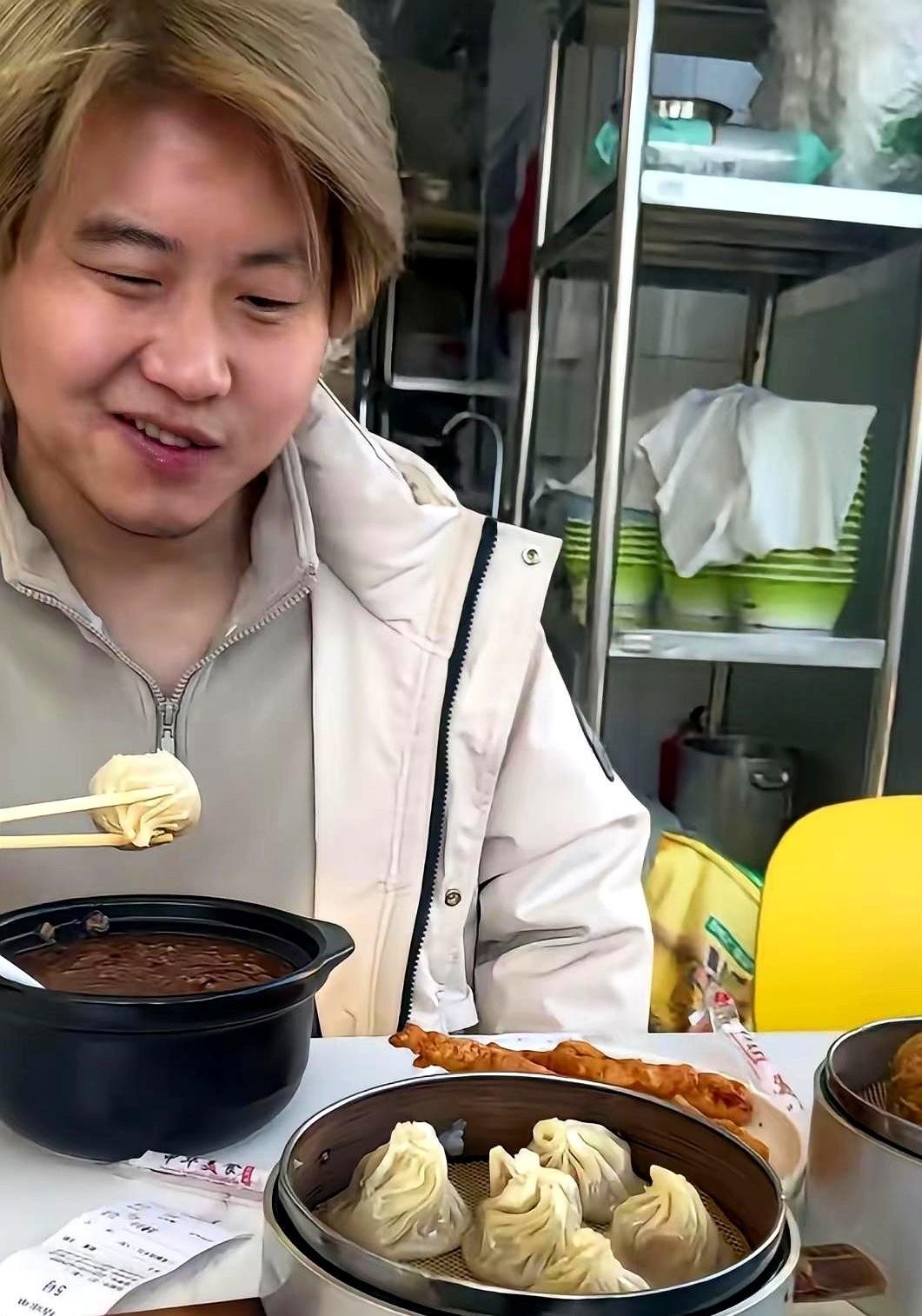 孙卓现在越来越不在乎自己的形象了？其实人家只是回归正常生活，不用时刻端着。孙海洋