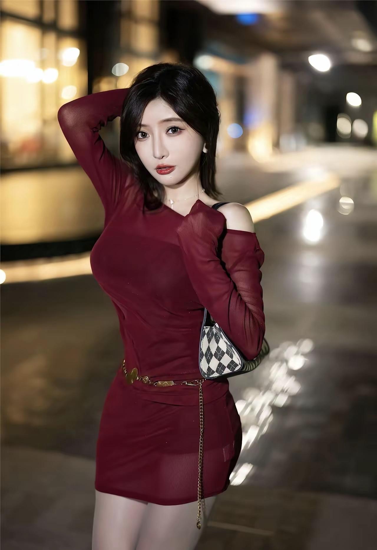 夜晚街拍，红裙少女，优雅迷人