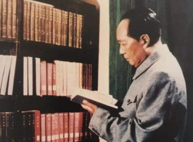 1969年苏联对中国宣战,得知消息的周总理连忙将毛主席叫醒,斟酌再三后,毛主席接