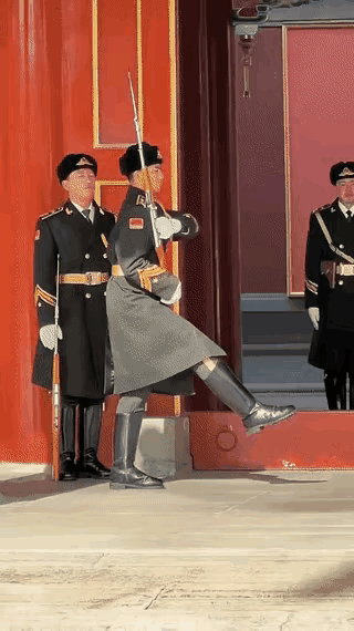 能在这里站岗放哨，真是一辈子的荣耀。