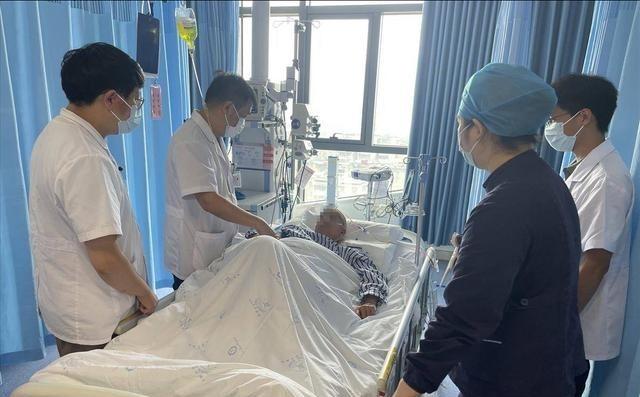 随着年龄的增长，老年人面临的健康问题逐渐增多，而脑溢血的发生率也在不断攀升。大家