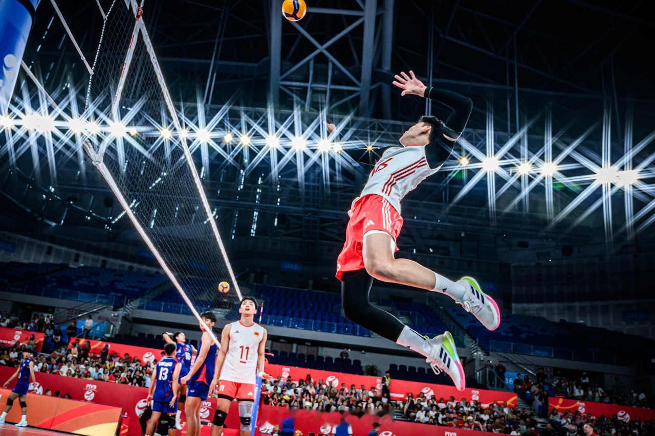【U21男排世锦赛中国3-0完胜泰国三连胜提前晋级16强】国际排坛战报速递8月