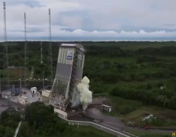 一声巨响，炸碎的不只是水泥架子，更是俄欧航天合作的最后一点关联。就在法属圭亚那