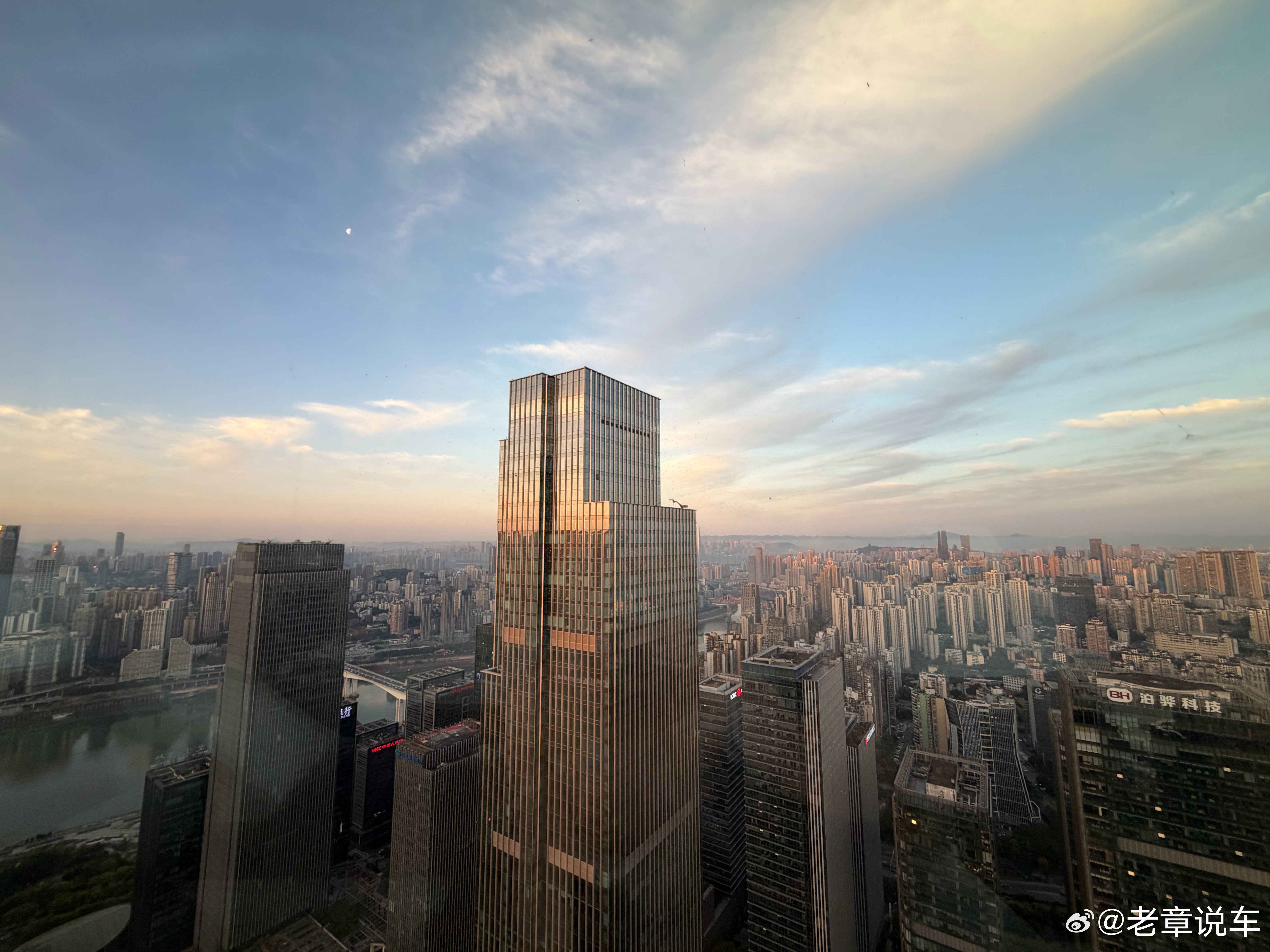 来重庆多次，难得看到一个晴天。