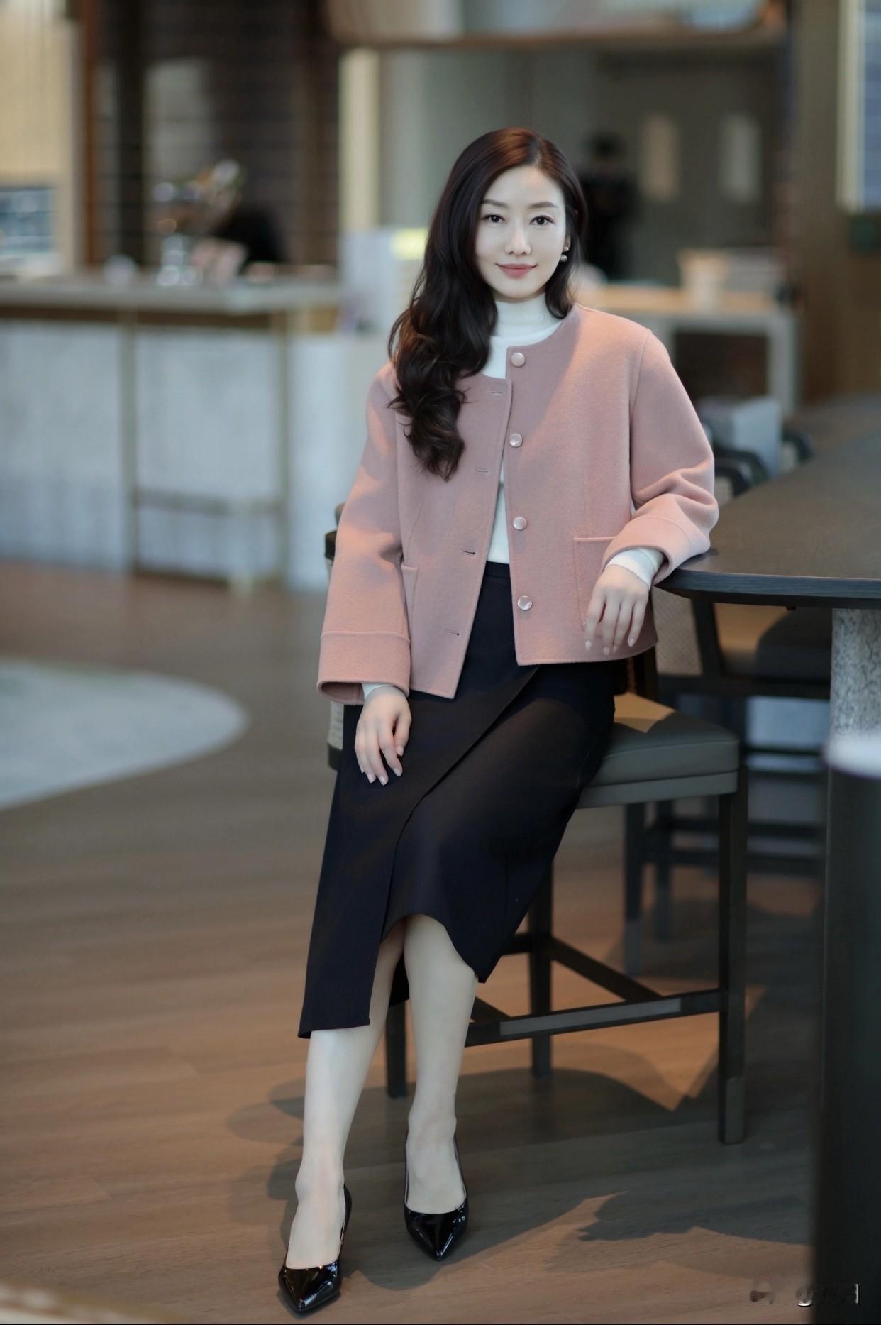 美到骨子里的女人，是什么样子的真正美到骨子里，更在于气韵。她们腹有诗书，面对非议