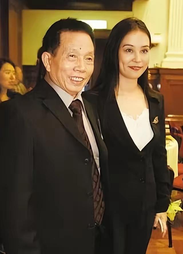 2001年某晚，香港著名武术指导刘家良思妻心切，于是决定夜袭回家给妻子一个惊喜，
