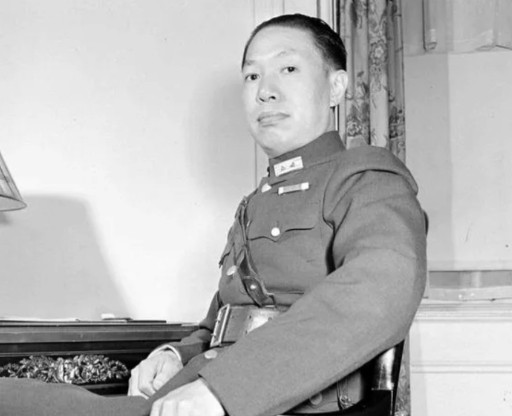 1950年，国军上将熊式辉花了500美元，买了几张护照，打算去南美，却被英国警察