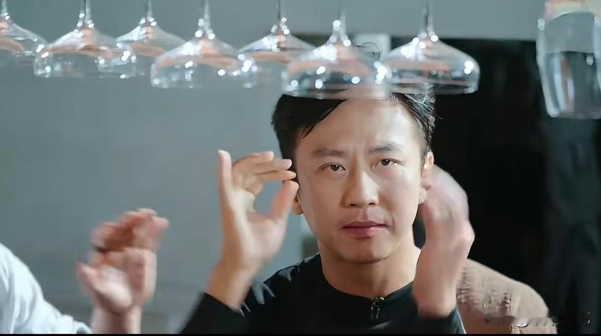 邓超是“妻宝男”实锤了！最新一期《哈哈哈哈哈》里，邓超被大家吐槽跟吴克群年纪