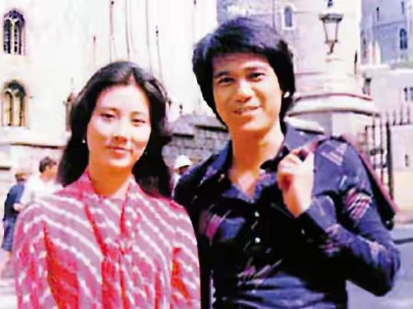 肥姐沈殿霞问汪明荃：你有三段感情，何守信我们都很熟悉，他也是因为你们是同事关系，