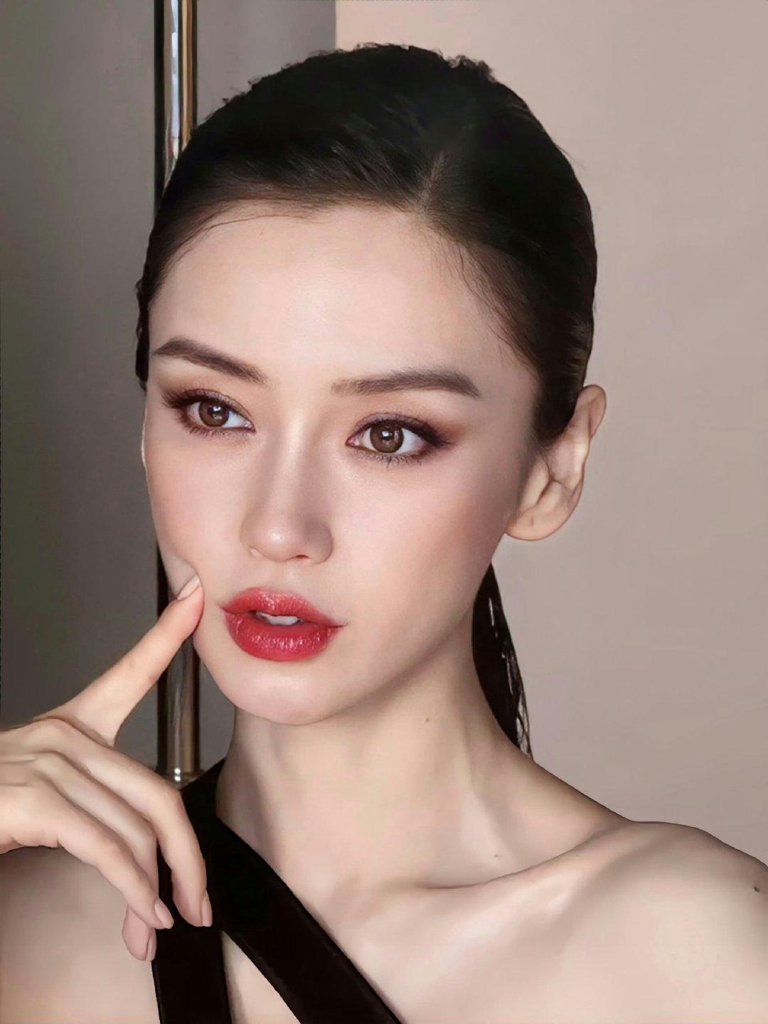 baby这张脸真是太极品了。​
