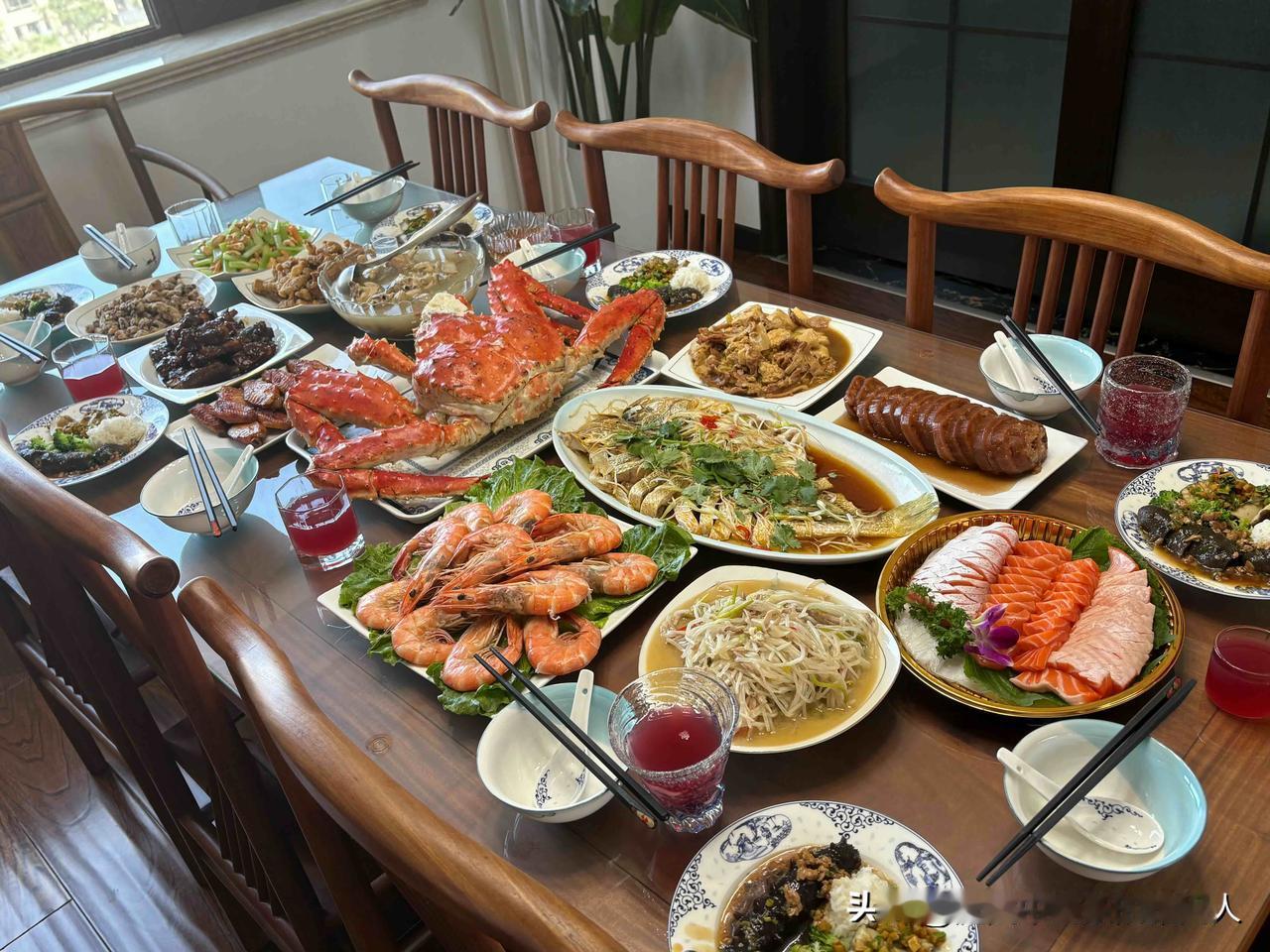 今天和亲家见面了。前两天，儿子提议，找个时间，双方父母相互认识认识吃顿饭，商量