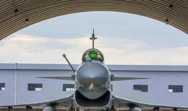 很多人以为不卖歼-10CE给朝鲜是怕得罪西方。错了！真相是，这架四代半战机如果真