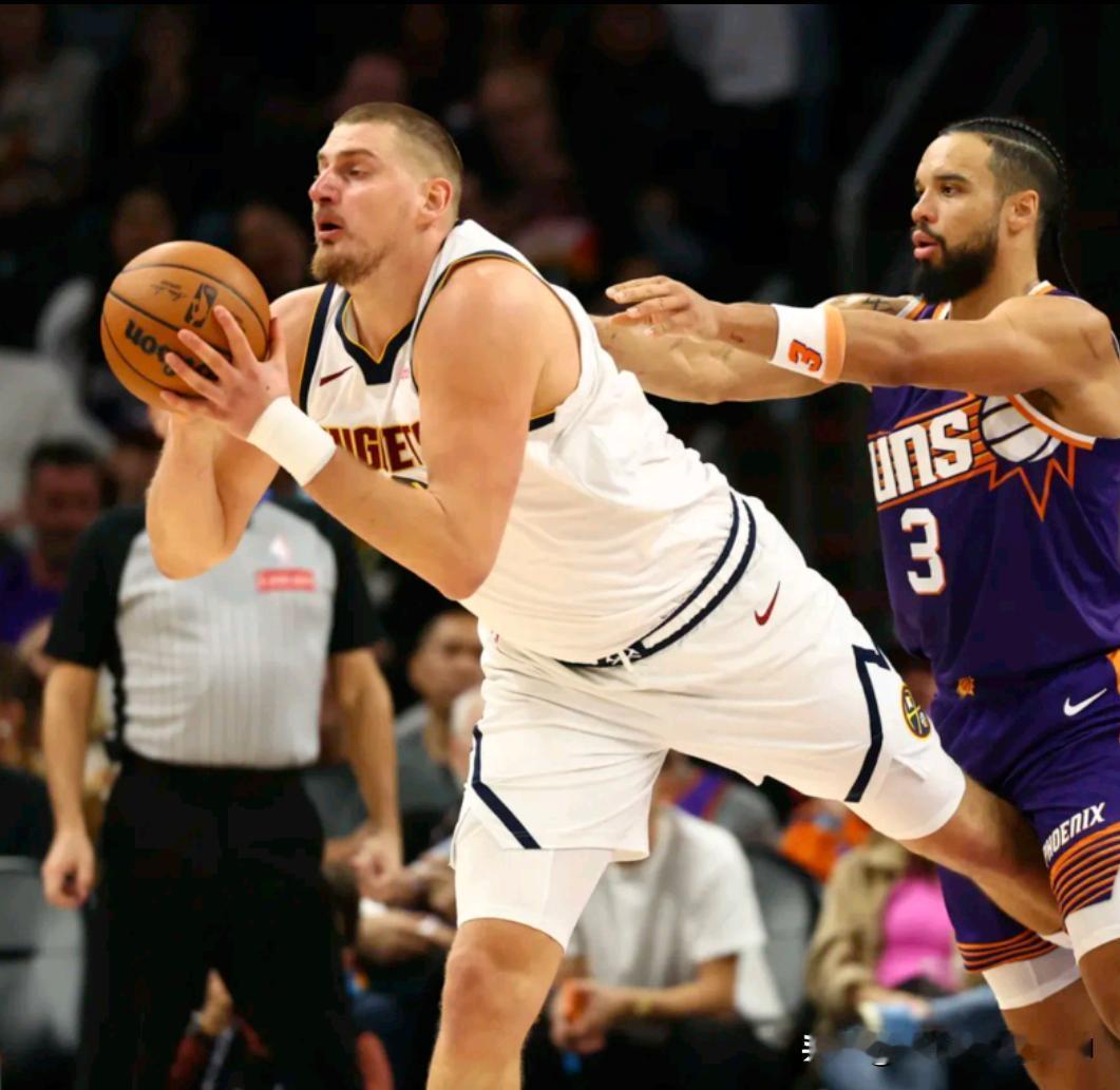 约基奇又一次打出神仙数据百分之百的命中率拿到准三双数据对他来说什么也不是，不