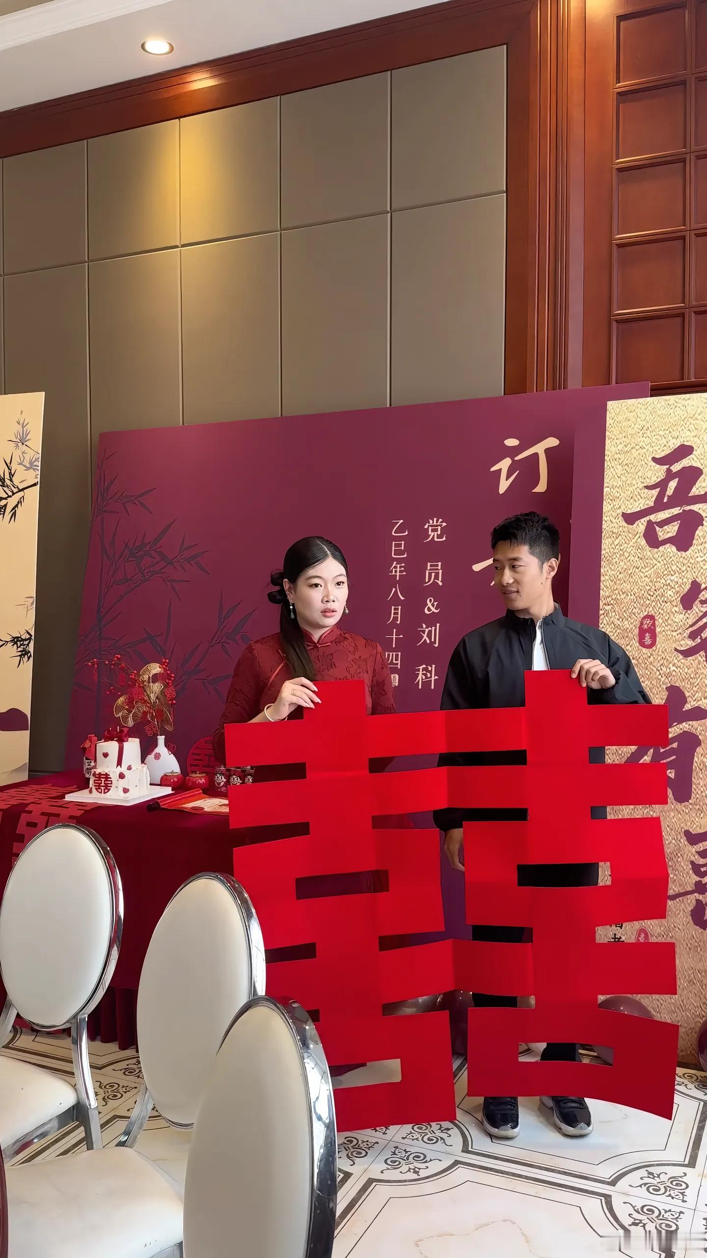 说出来你可能不信，我居然看到政治面貌和工作职务结婚了...