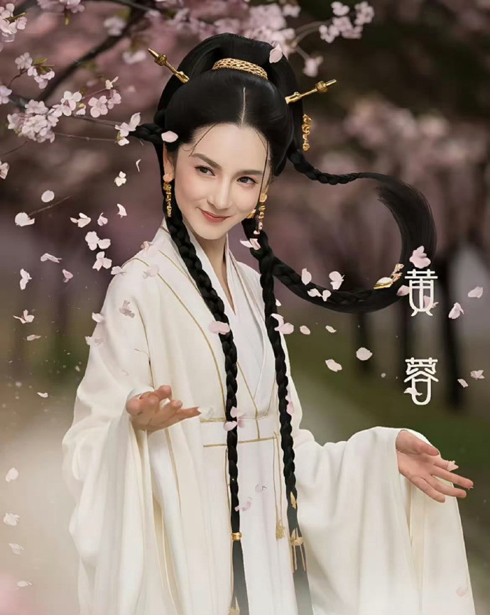 泰国版《射雕英雄传》看到黄蓉时，​​​对比一下李一桐版黄蓉差远了​​​​