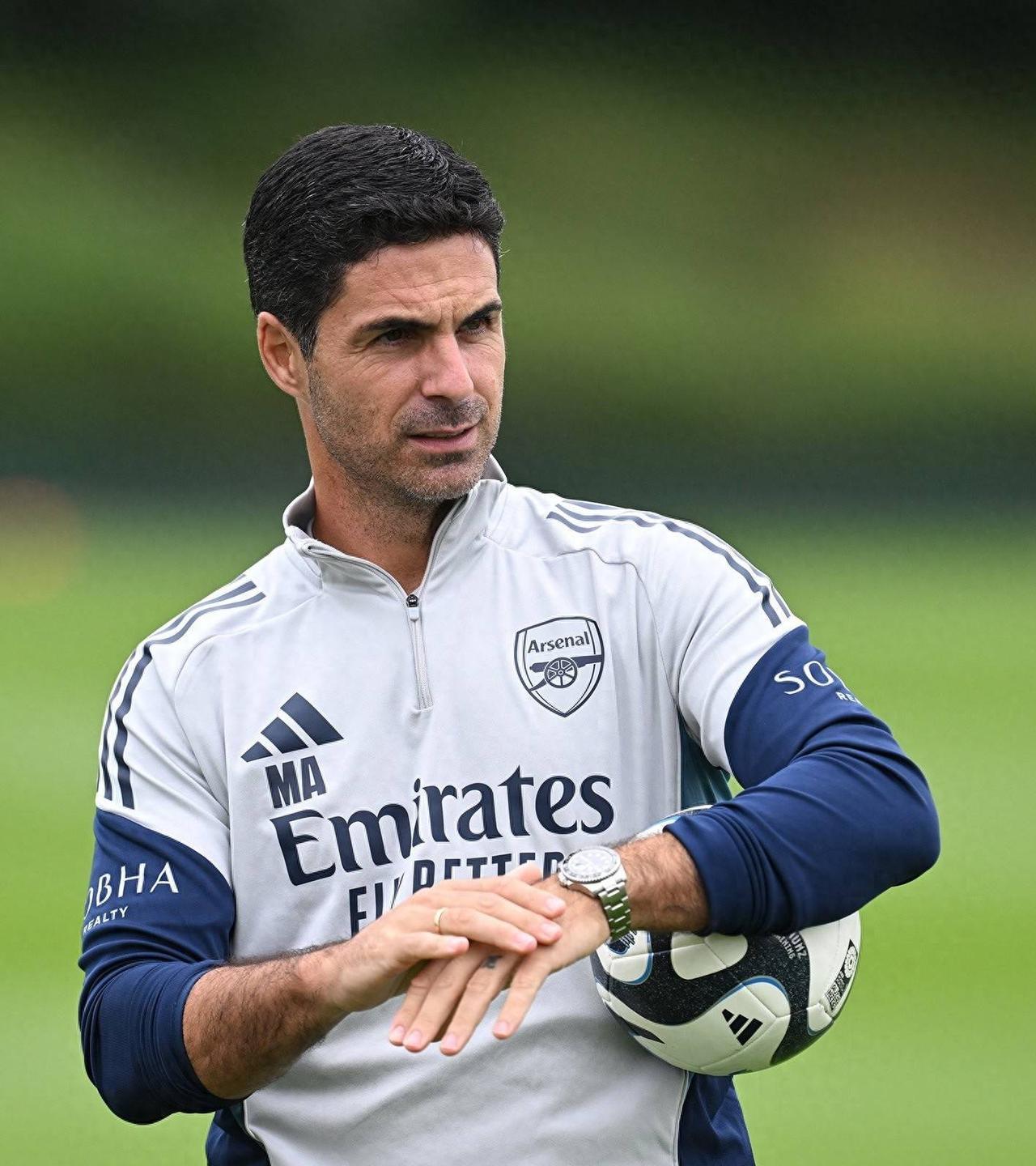 阿尔特塔会恐怕你孔帕尼拜仁客场2：1力克大巴黎，赛季16连胜，继续刷新五大联赛