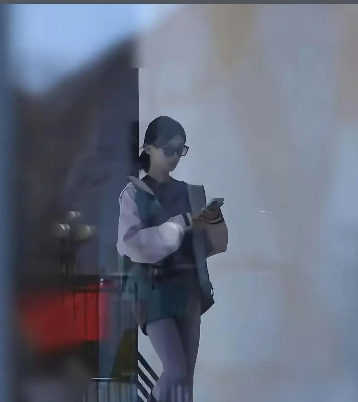 吴谨言准备好了吴谨言生完孩子后，立马跑去健身房，努力健身，为复出做准备。现在