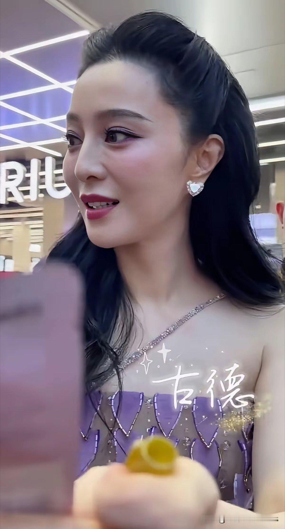 哇！好久没见过她上镜了，差点忘了叫什么名字