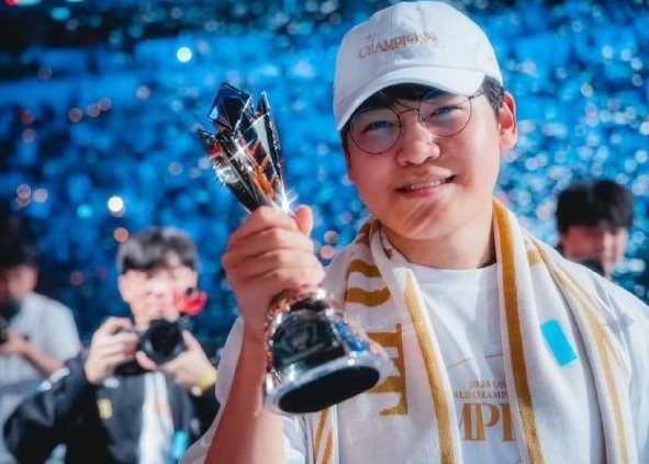 韩网爆料：Gumayusi续约了两年Gumayusi真的续约两年的话，王朝班底这