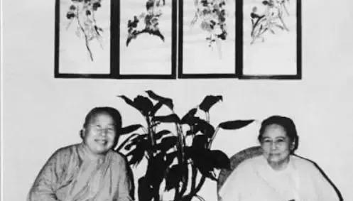 1981年5月，北京后海，病入膏肓的宋庆龄躺在床上说：“我死了以后，跟李姐葬在一