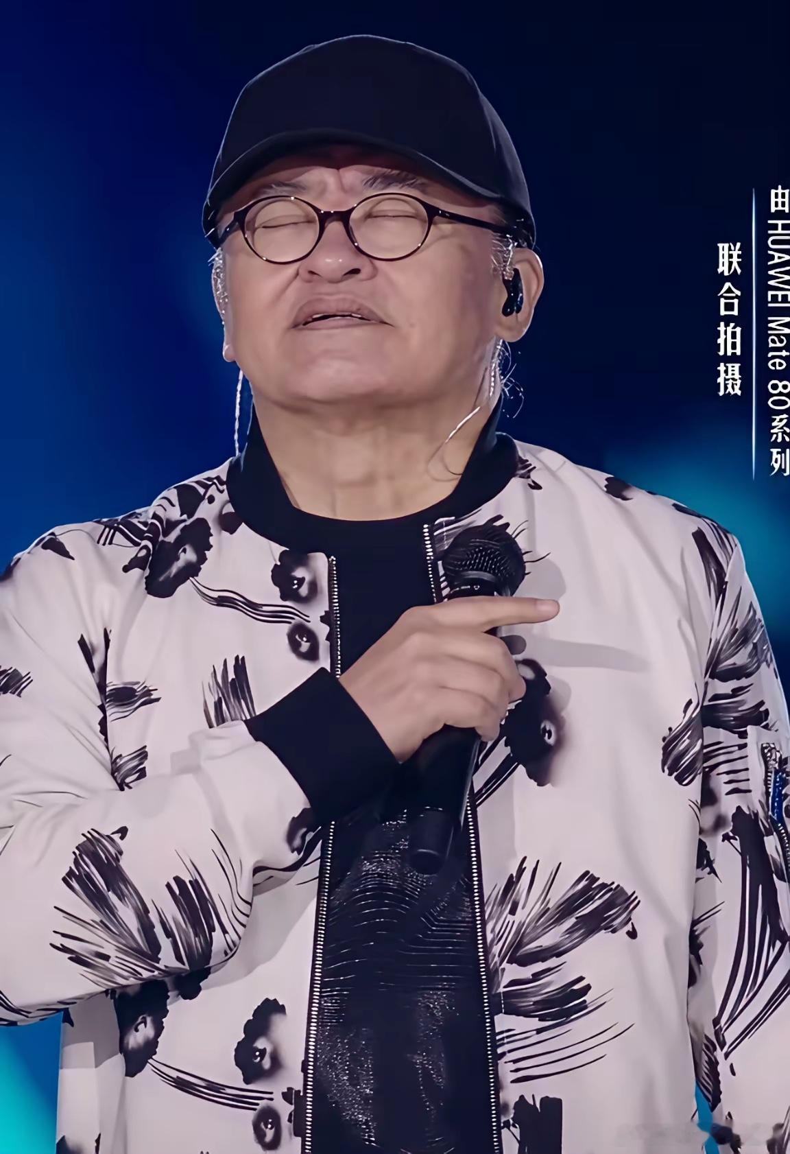 看完今晚的央视鸿蒙盛典不得不说，歌唱家和流量歌手之间确实差了不止一星半点，尤其