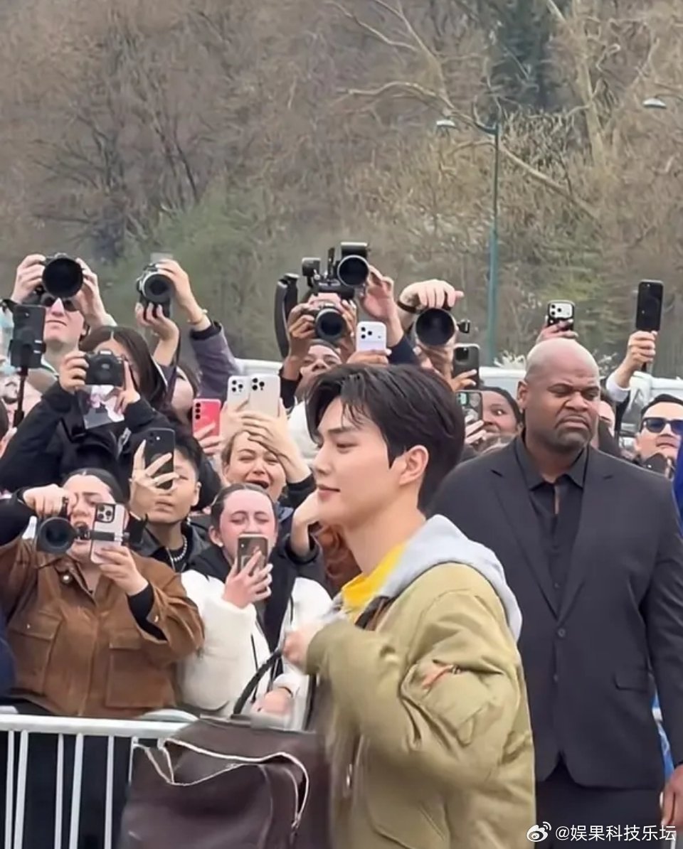 谁也没挡谁不要把陈都灵拉出来给你们泄F