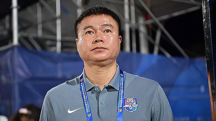 杨帆一个人失误导致3到4个丢球，结果他还是三中卫体系的主力。你猜这是为什么？不